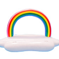 Grand coussin de jeu gonflable multicolore flottant à l&#39;arrière du fauteuil inclinable de douche de soulagement de plage d&#39;été en plein air